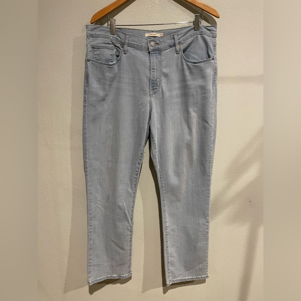 Light Wash Levi Classic Straight Women's Jeans